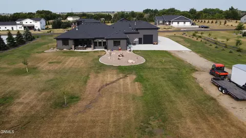 Exterior - 6717 Selland Loop, Bismarck, ND 58503 photo 4 of 7