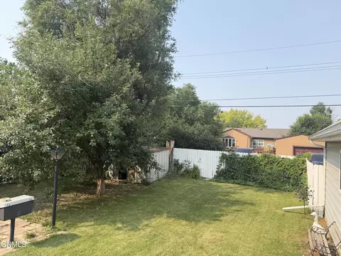 Exterior - 609 14th Ave W, Williston, ND 58801 photo 5 of 10