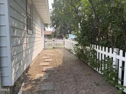 Exterior - 609 14th Ave W, Williston, ND 58801 photo 9 of 10