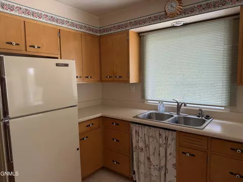 Kitchen - 609 14th Ave W, Williston, ND 58801 photo 3 of 4