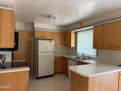 Kitchen - 609 14th Ave W, Williston, ND 58801 photo 4 of 4