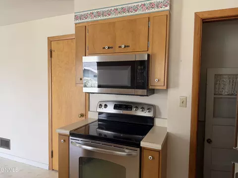 Kitchen - 609 14th Ave W, Williston, ND 58801 photo 2 of 4