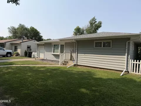Exterior - 609 14th Ave W, Williston, ND 58801 photo 2 of 10