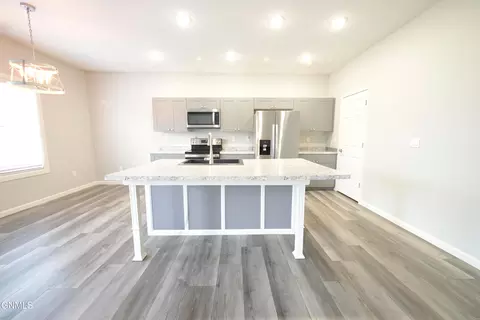 Kitchen - 3739 Orange Willow St, Williston, ND 58801 photo 6 of 7