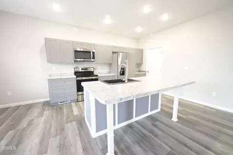 Kitchen - 3739 Orange Willow St, Williston, ND 58801 photo 5 of 7