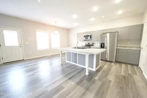 Kitchen - 3739 Orange Willow St, Williston, ND 58801 photo 4 of 7