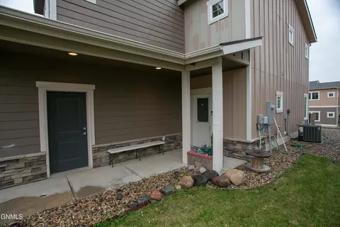 Exterior - 2803 28th St W, Williston, ND 58801 photo 3 of 5