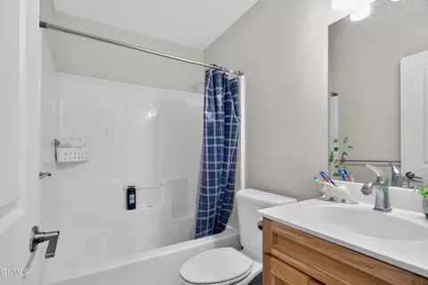 Bath - 2803 28th St W, Williston, ND 58801 photo 4 of 5