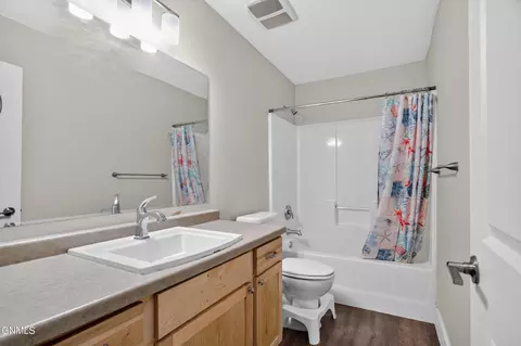 Bath - 2803 28th St W, Williston, ND 58801 photo 3 of 5