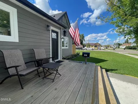 Exterior - 717 721 4th Ave W, Williston, ND 58801 photo 2 of 8