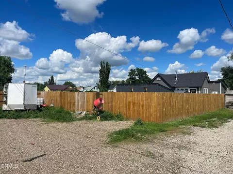 Exterior - 717 721 4th Ave W, Williston, ND 58801 photo 8 of 8