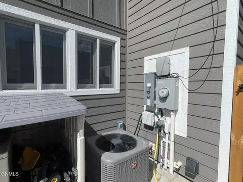 Exterior - 717 721 4th Ave W, Williston, ND 58801 photo 5 of 8