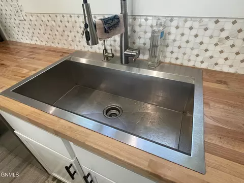 Kitchen - 717 721 4th Ave W, Williston, ND 58801 photo 2 of 3