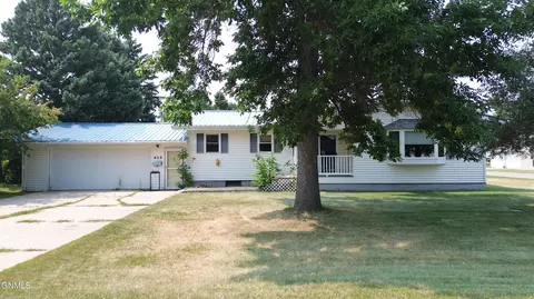 Exterior - 402 4th Ave SW, Steele, ND 58482 photo 2 of 15