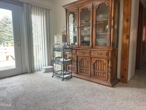 Dining - 402 4th Ave SW, Steele, ND 58482 photo 1 of 2