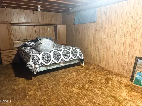 Bedroom - 402 4th Ave SW, Steele, ND 58482 photo 5 of 5
