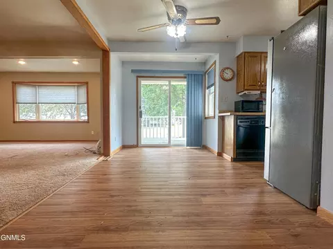 Dining - 402 4th Ave SW, Steele, ND 58482 photo 2 of 2