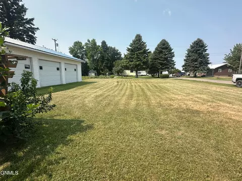 Exterior - 402 4th Ave SW, Steele, ND 58482 photo 7 of 15