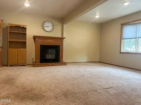 Living - 402 4th Ave SW, Steele, ND 58482 photo 4 of 4