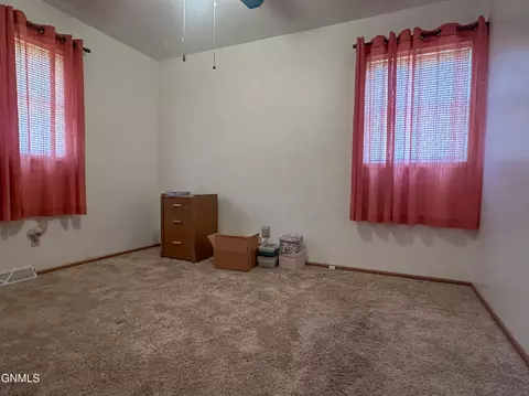 Bedroom - 402 4th Ave SW, Steele, ND 58482 photo 3 of 5