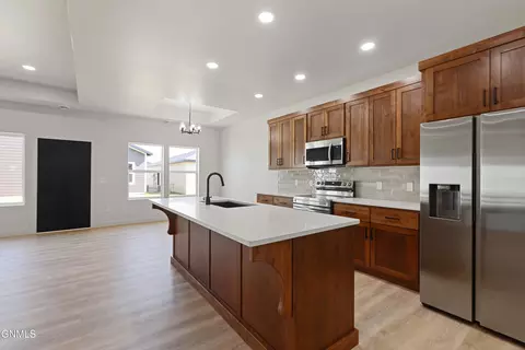 Kitchen - 3330 34th St W, Williston, ND 58801 photo 3 of 3
