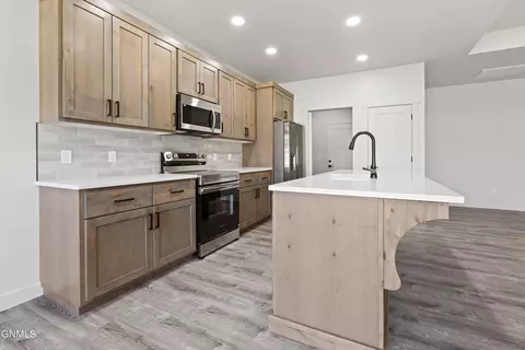 Kitchen - 3322 34th St W, Williston, ND 58801 photo 2 of 2