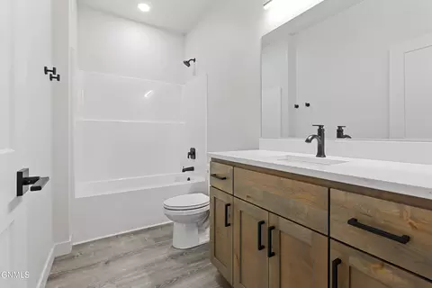 Bath - 3322 34th St W, Williston, ND 58801 photo 1 of 2