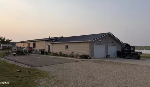 510 School St SW, Medina, ND 58467