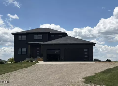 8353 Tophill Dr, Bismarck, ND 58503