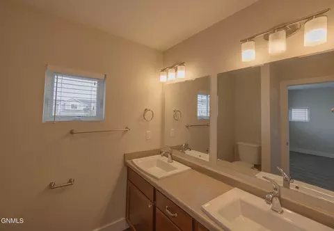 Bath - 2809 28th St W, Williston, ND 58801 photo 2 of 3