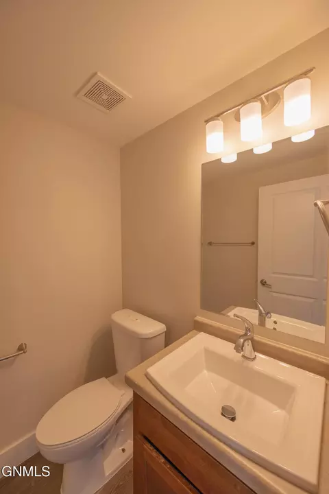 Bath - 2809 28th St W, Williston, ND 58801 photo 1 of 3