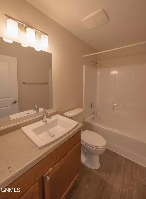 Bath - 2809 28th St W, Williston, ND 58801 photo 3 of 3