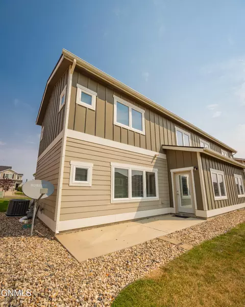 Exterior - 2809 28th St W, Williston, ND 58801 photo 2 of 3