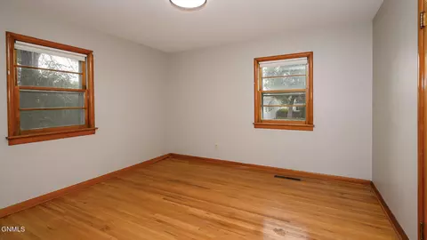 Bedroom - 304 8th St NW, Mandan, ND 58554 photo 2 of 4