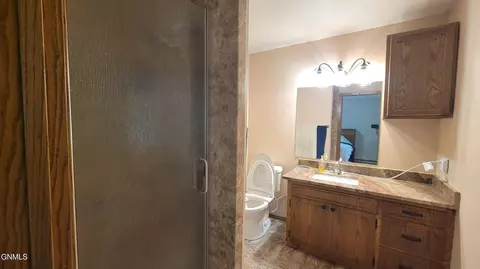 Bath - 103 Redstone Dr, Bismarck, ND 58503 photo 4 of 4