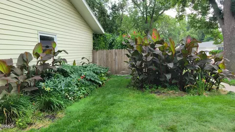 Exterior - 103 Redstone Dr, Bismarck, ND 58503 photo 20 of 24