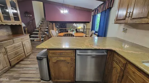 Dining - 103 Redstone Dr, Bismarck, ND 58503 photo 6 of 9