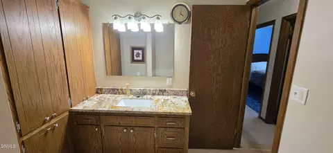 Bath - 103 Redstone Dr, Bismarck, ND 58503 photo 2 of 3