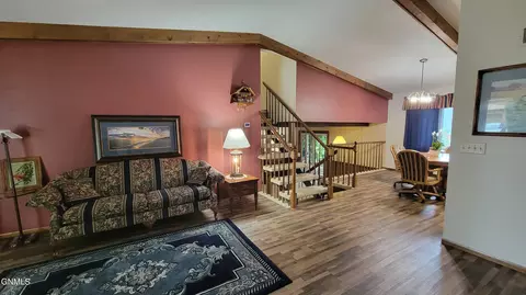 Entry Way - 103 Redstone Dr, Bismarck, ND 58503 photo 4 of 15