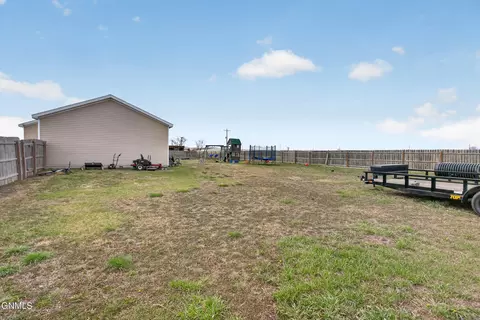 Exterior - 13355 Prairie Meadow St, Williston, ND 58801 photo 5 of 6