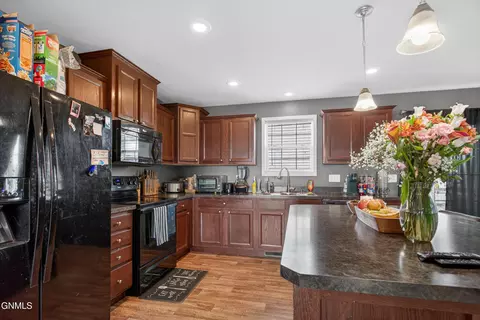 Kitchen - 13355 Prairie Meadow St, Williston, ND 58801 photo 2 of 3