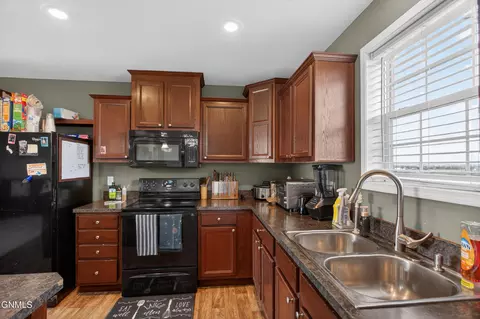 Kitchen - 13355 Prairie Meadow St, Williston, ND 58801 photo 3 of 3