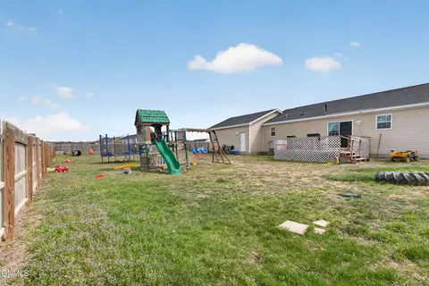 Exterior - 13355 Prairie Meadow St, Williston, ND 58801 photo 4 of 6