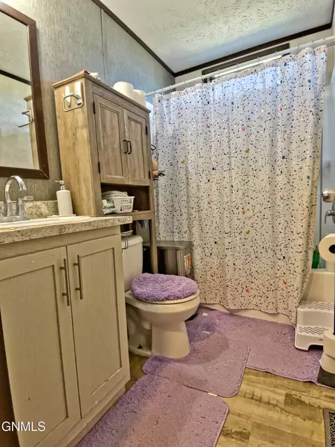 Bath - 5112 16th Ave W, Williston, ND 58801 photo 3 of 3