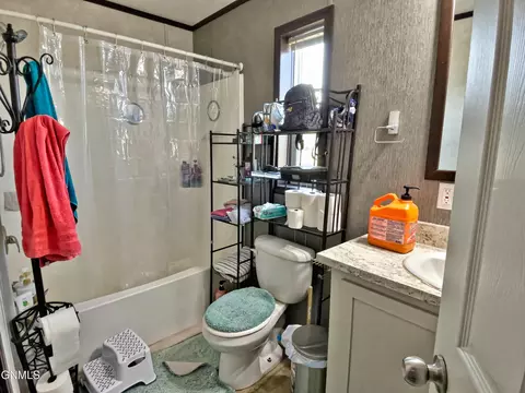 Bath - 5112 16th Ave W, Williston, ND 58801 photo 2 of 3