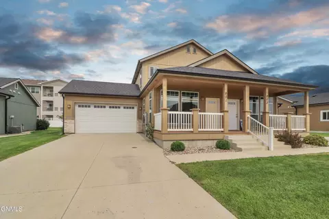 Exterior - 801 40th St E, Williston, ND 58801 photo 1 of 4
