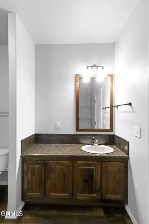 Bath - 801 40th St E, Williston, ND 58801 photo 1 of 5