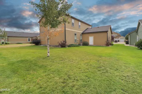 Exterior - 801 40th St E, Williston, ND 58801 photo 4 of 4