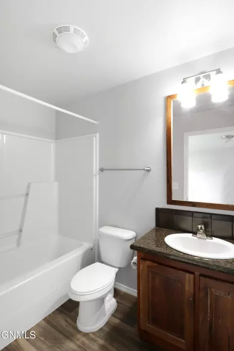 Bath - 801 40th St E, Williston, ND 58801 photo 4 of 5