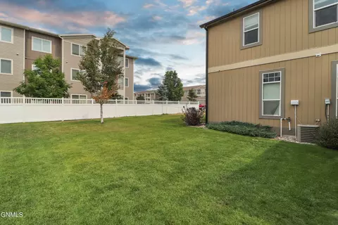 Exterior - 801 40th St E, Williston, ND 58801 photo 3 of 4